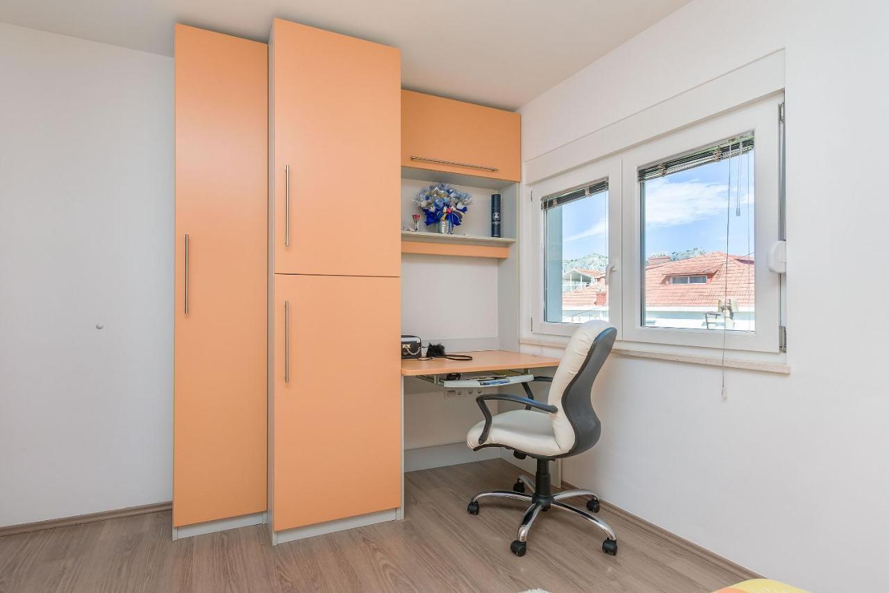 Apartments Mia Omis Exterior photo