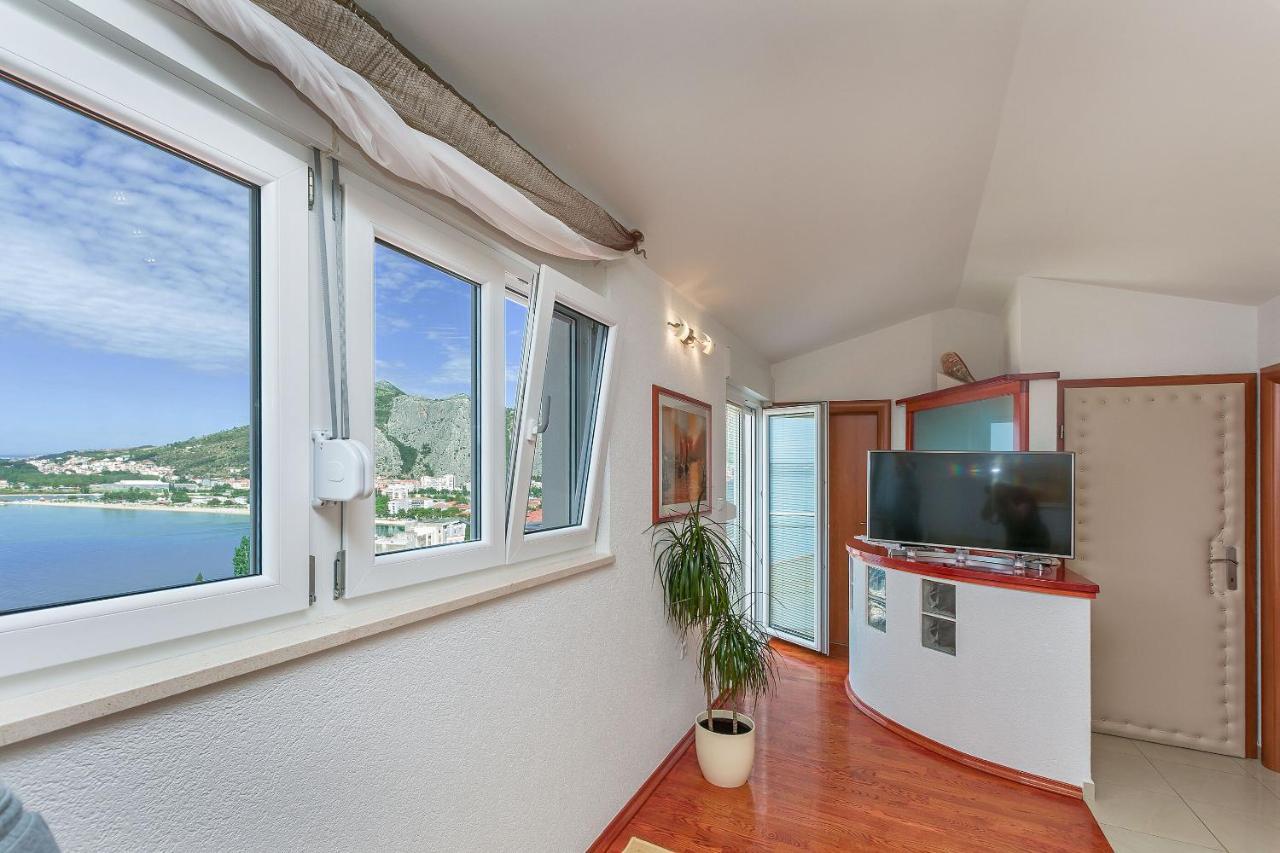 Apartments Mia Omis Exterior photo