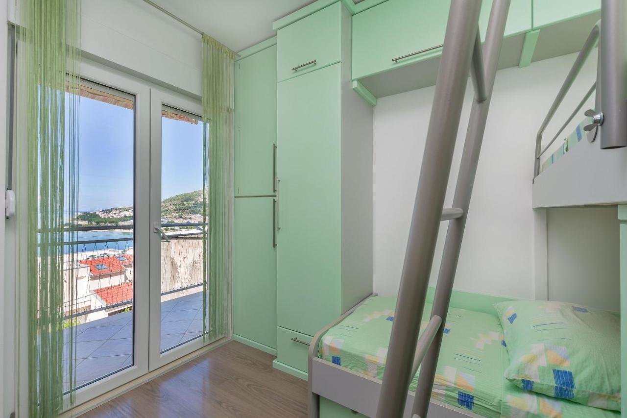 Apartments Mia Omis Exterior photo