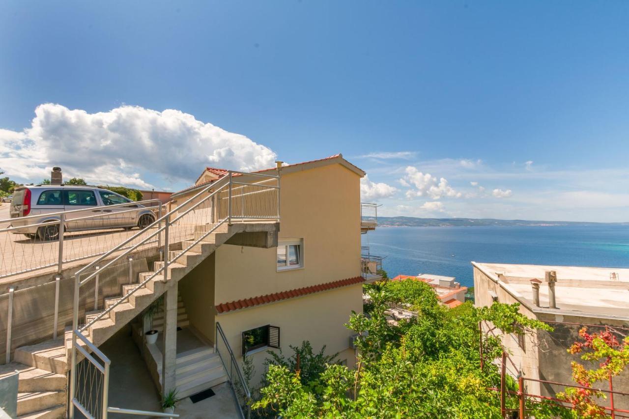 Apartments Mia Omis Exterior photo