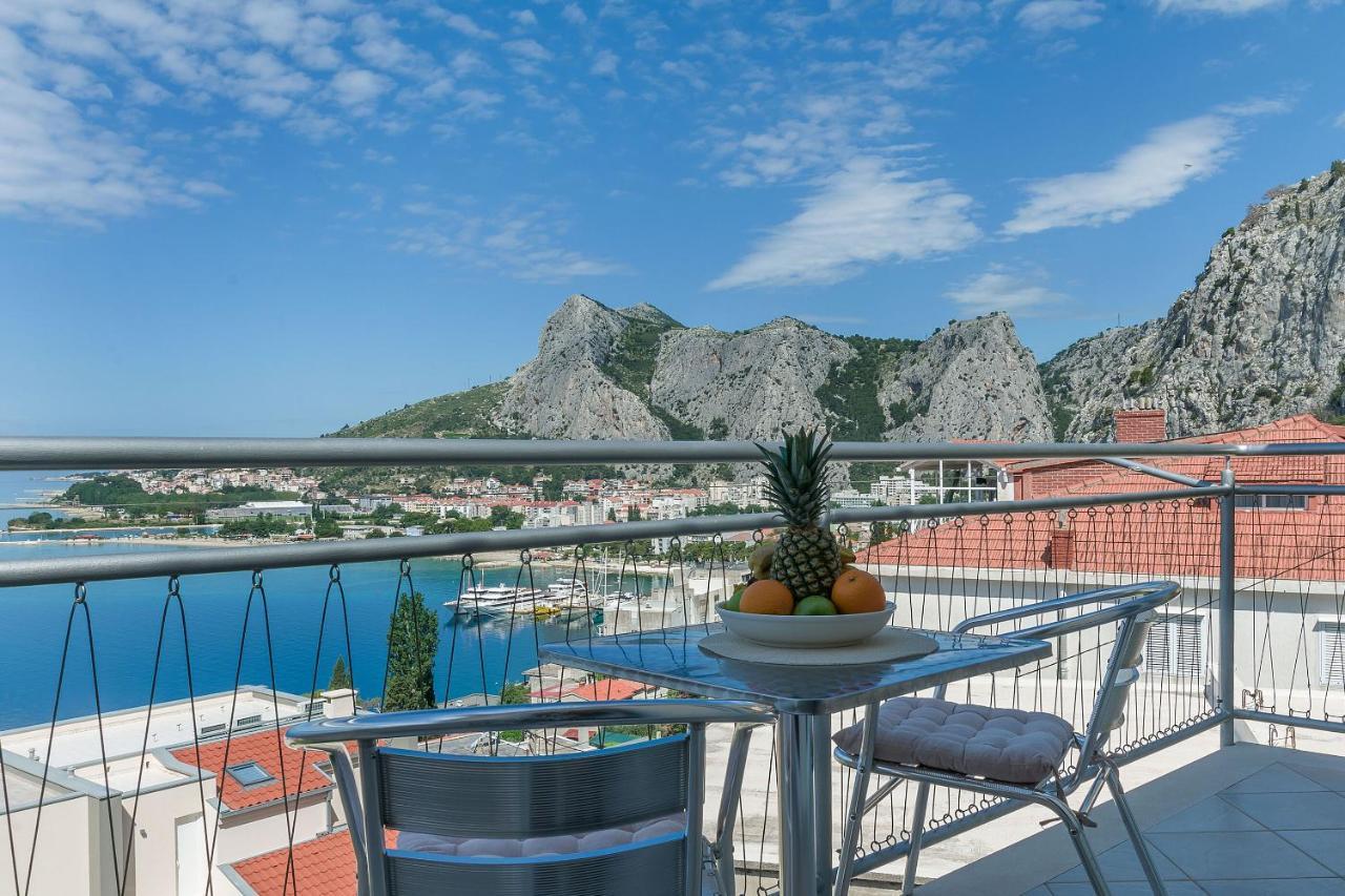 Apartments Mia Omis Exterior photo
