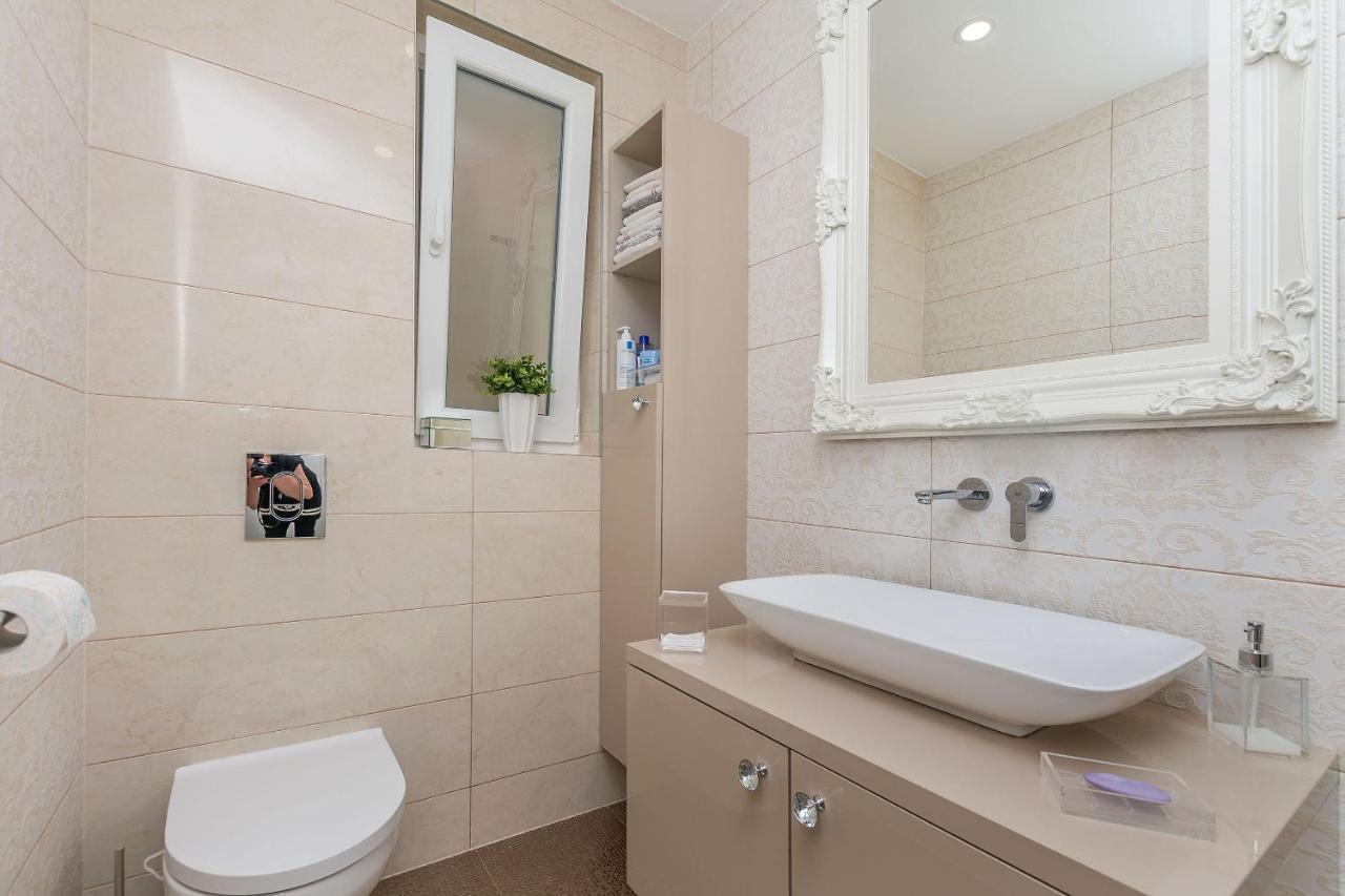 Apartments Mia Omis Exterior photo