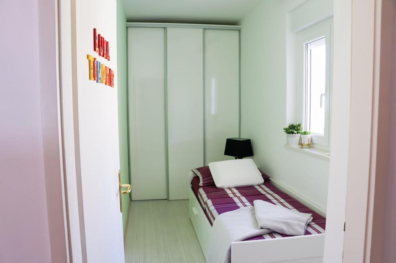 Apartments Mia Omis Exterior photo